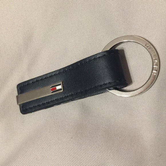 Tommy Hilfiger Black Leather Keychain BNWOT - Picture 4 of 4